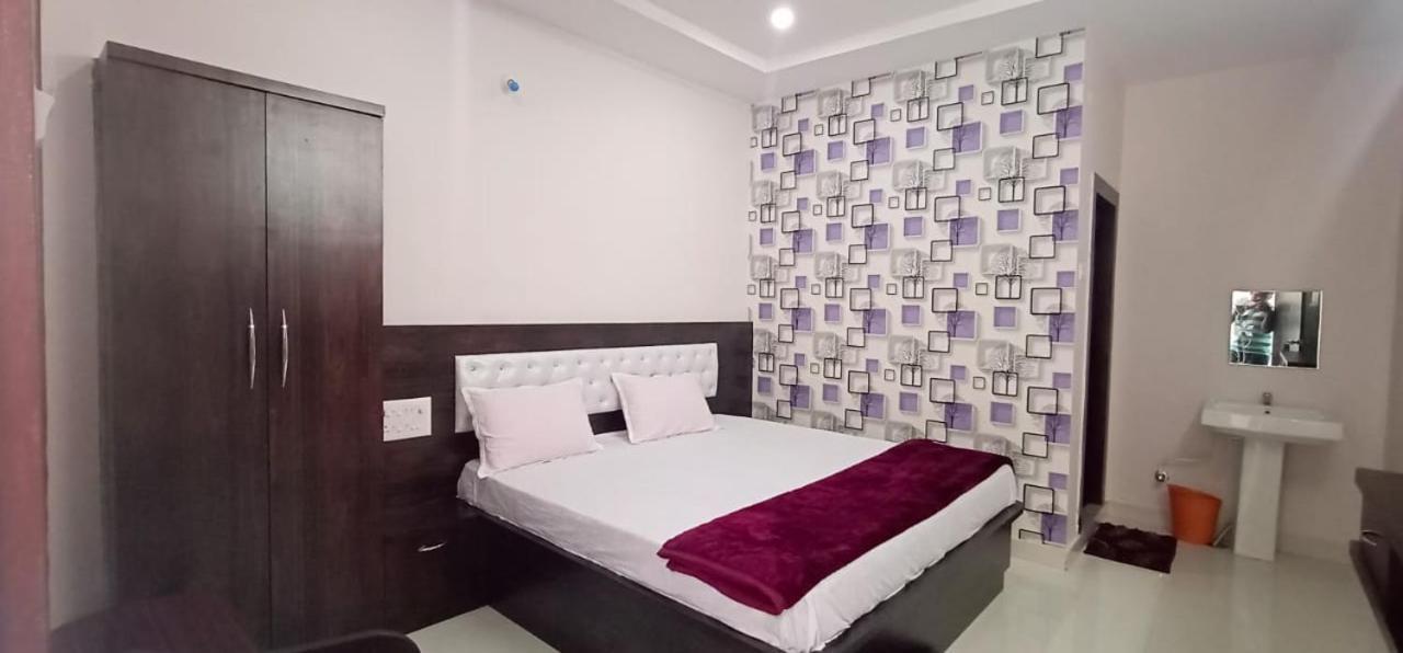 Varun Residency Bhadrachalam Bagian luar foto